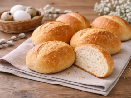 Chlebki do koszyczka wielkanocnego – prosty przepis krok po kroku