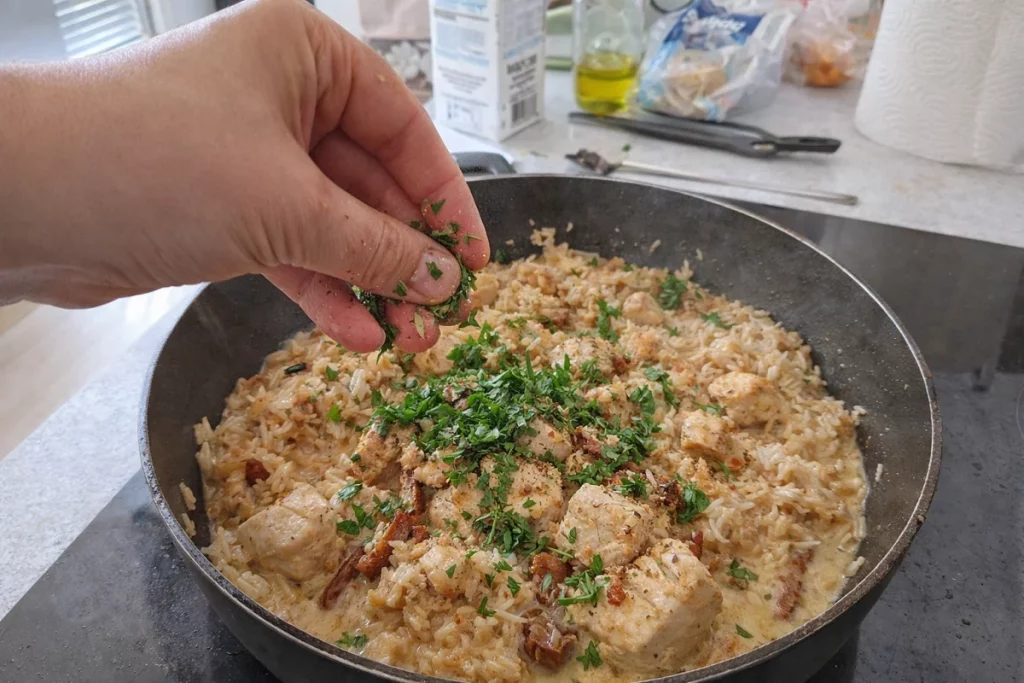 Co zrobić, żeby dania były bardziej wyraziste – proste triki kulinarne