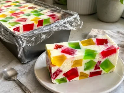 Śmietanowiec – prosty przepis na lekki deser bez pieczenia