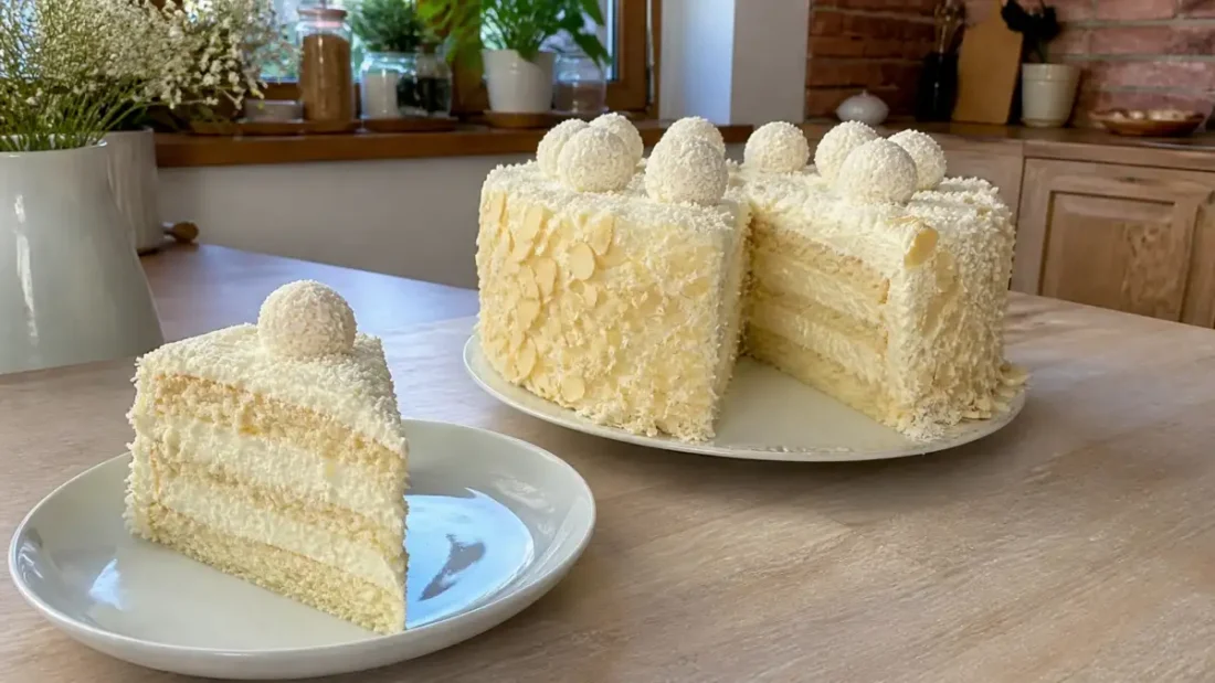Tort Rafaello – prosty przepis na lekki tort kokosowy