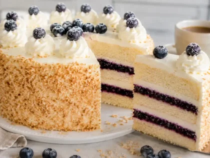 Tort z mascarpone i borówkami – lekki, kremowy i prosty przepis